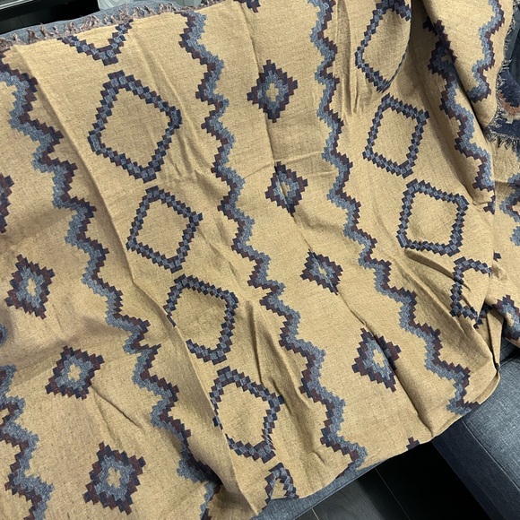 Aritzia Wilfred Blanket Scarf - Picture 2 of 4